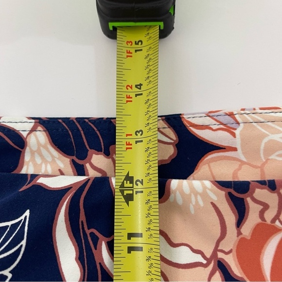 Torrid Navy & Peach Floral Performance Core Crop Active Leggings in Size… - Picture 8 of 10